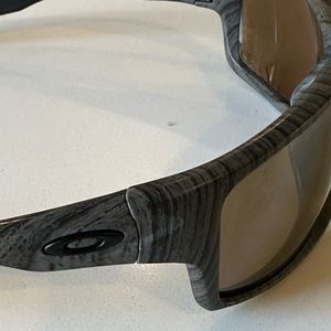 Men’s Oakley Brown Canteen style sunglasses.